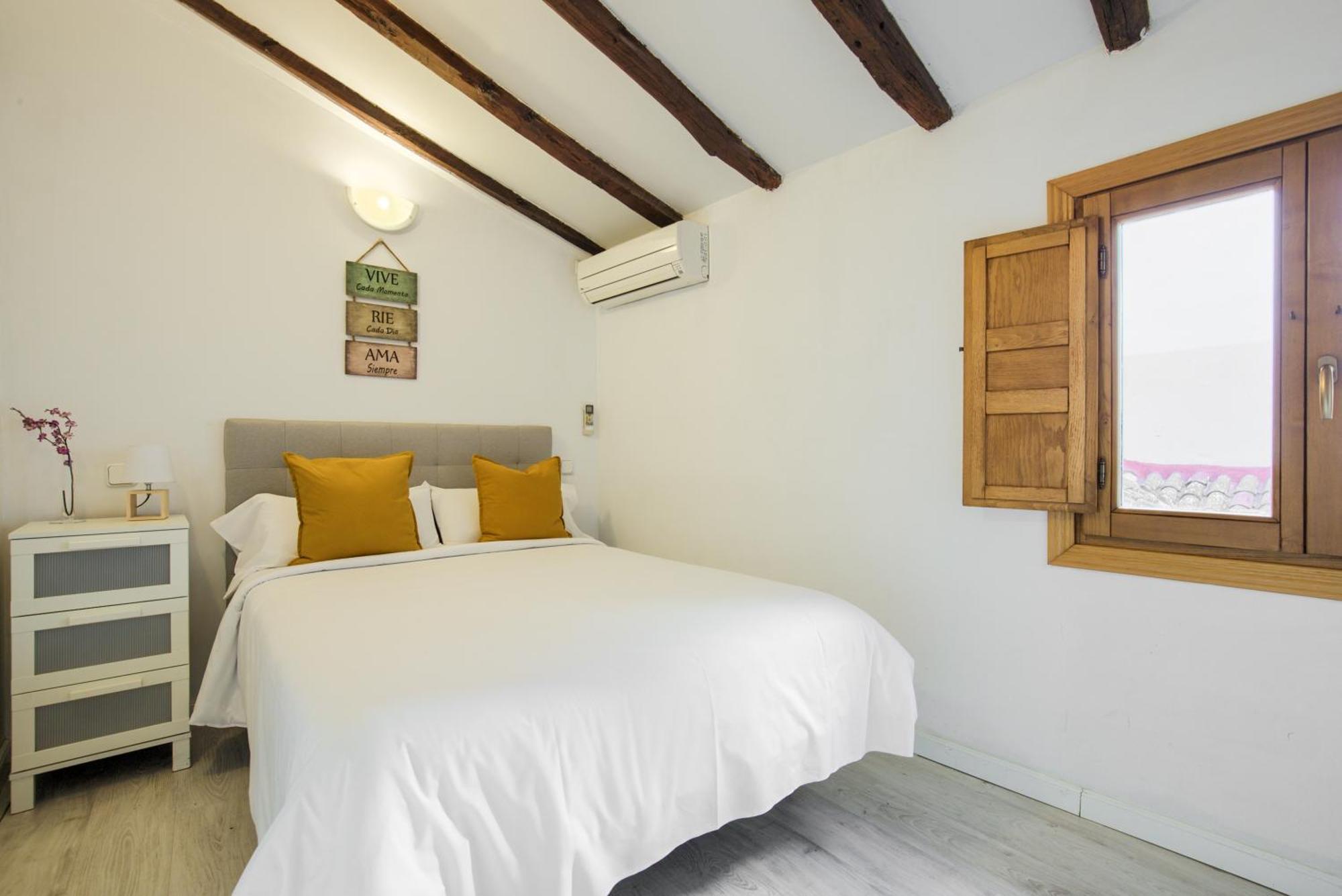 Apartamentos Ryc Алькала-де-Энарес Экстерьер фото